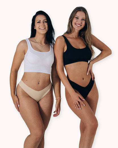 Zwei Frauen posieren von vorne in einem nahtlosen Slip in beige und schwarz